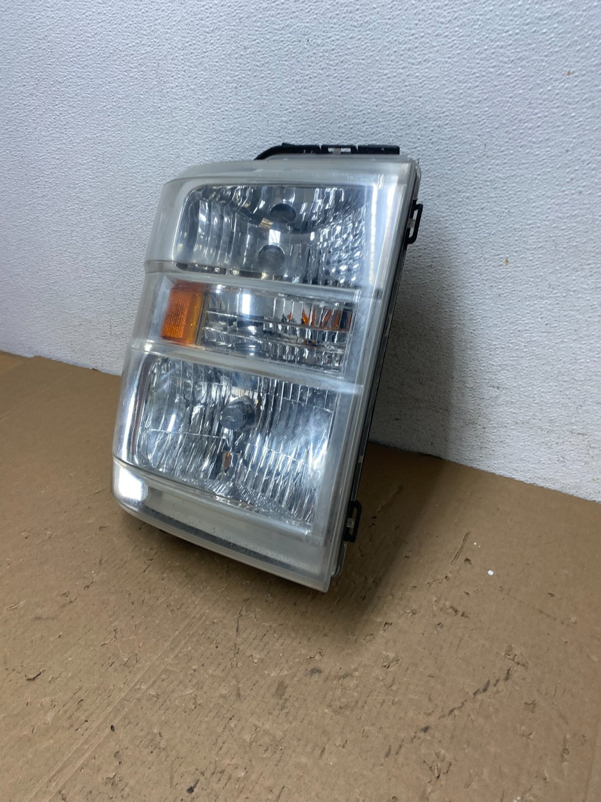 2008-2014 Ford Econoline E150 E250 E350 Right Passenger Headlight AD8072 DW1