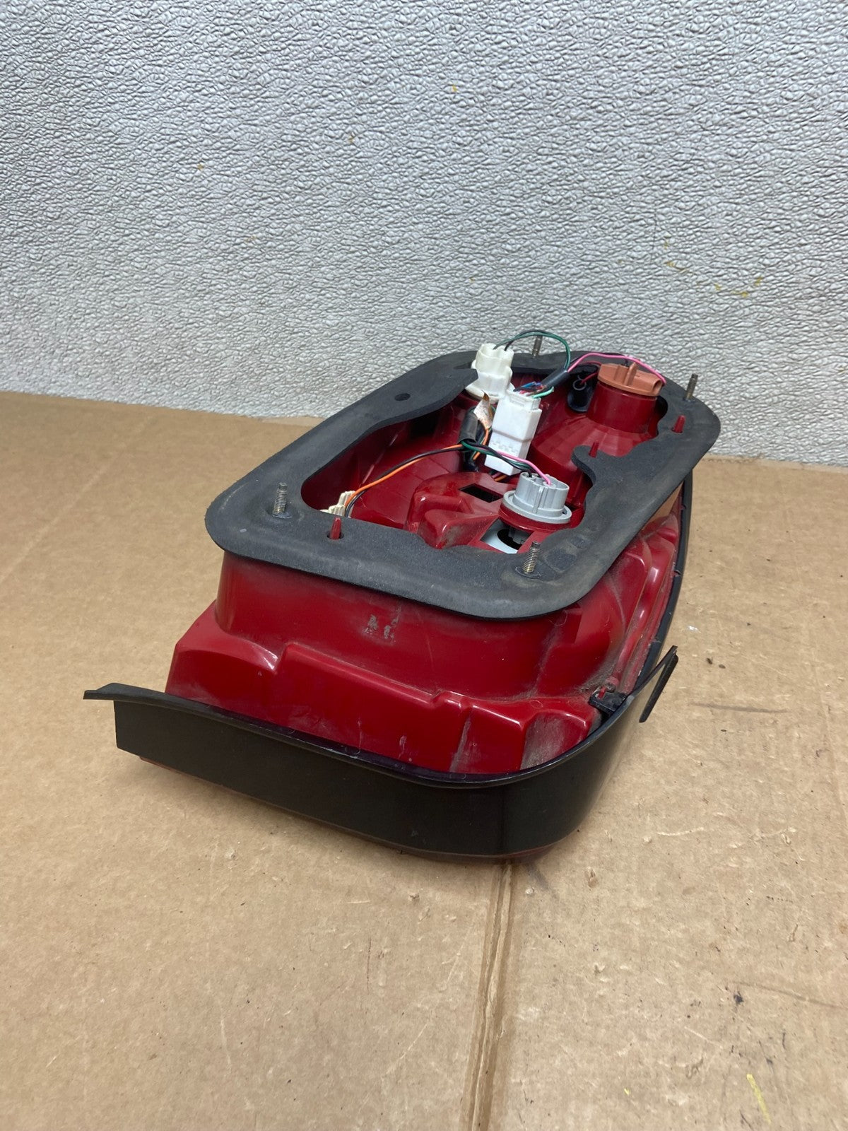 2002 - 2005 Hyundai Sonata Right Passenger RH Side Tail Light OEM AA1257 DW7