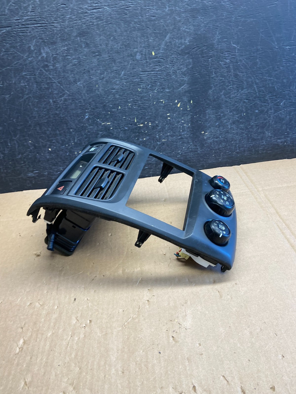 2009 to 2010 Kia Sportage Center Radio Climate Control Clock Trim AI6335 DW1