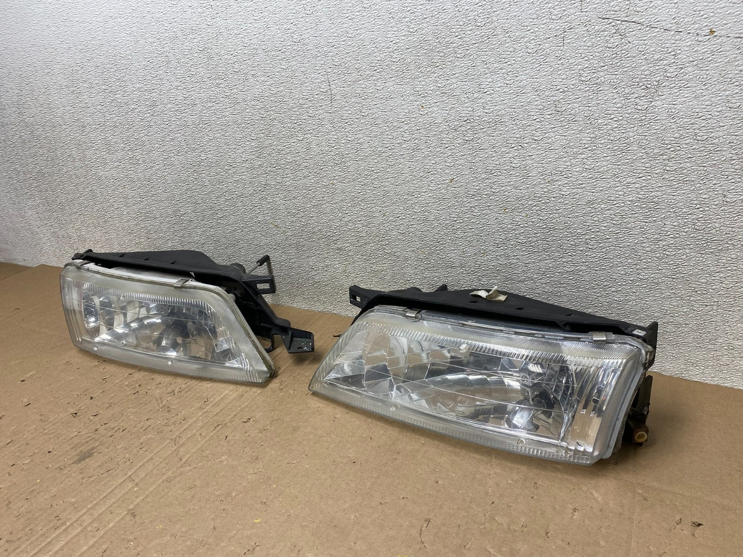 1997 - 1999 Nissan Maxima Left+Right Side Headlights Halogen OEM U0459 DW1