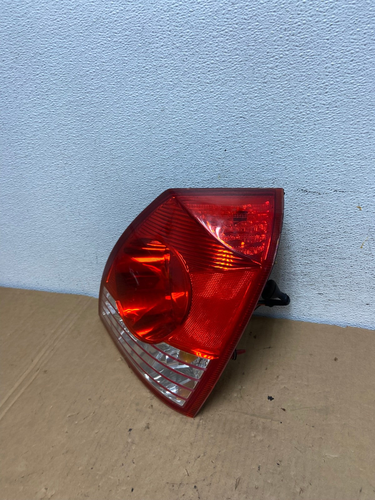 2004 2005 2006 Hyundai Elantra Sedan Right Passenger Tail Light AD2795 LK1