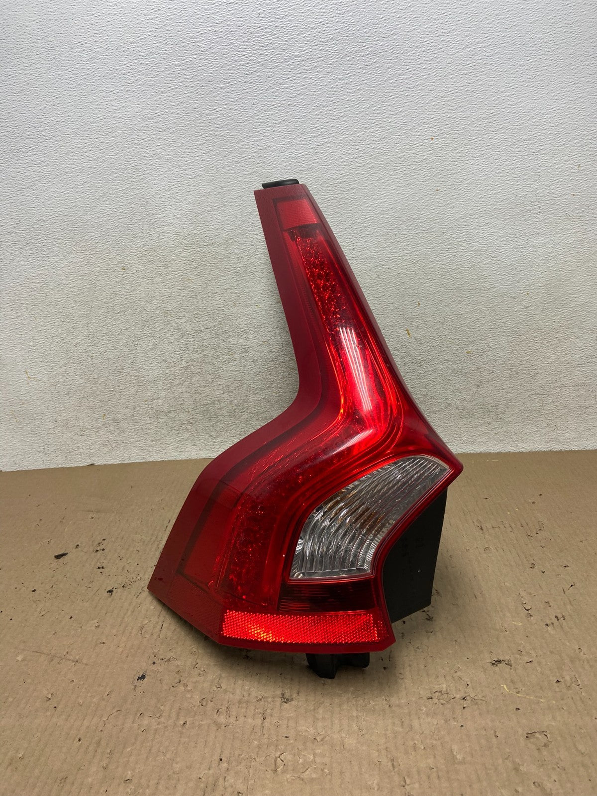 2015 to 2018 Volvo V60 Left Driver LH Tail Light AH6016 DG0