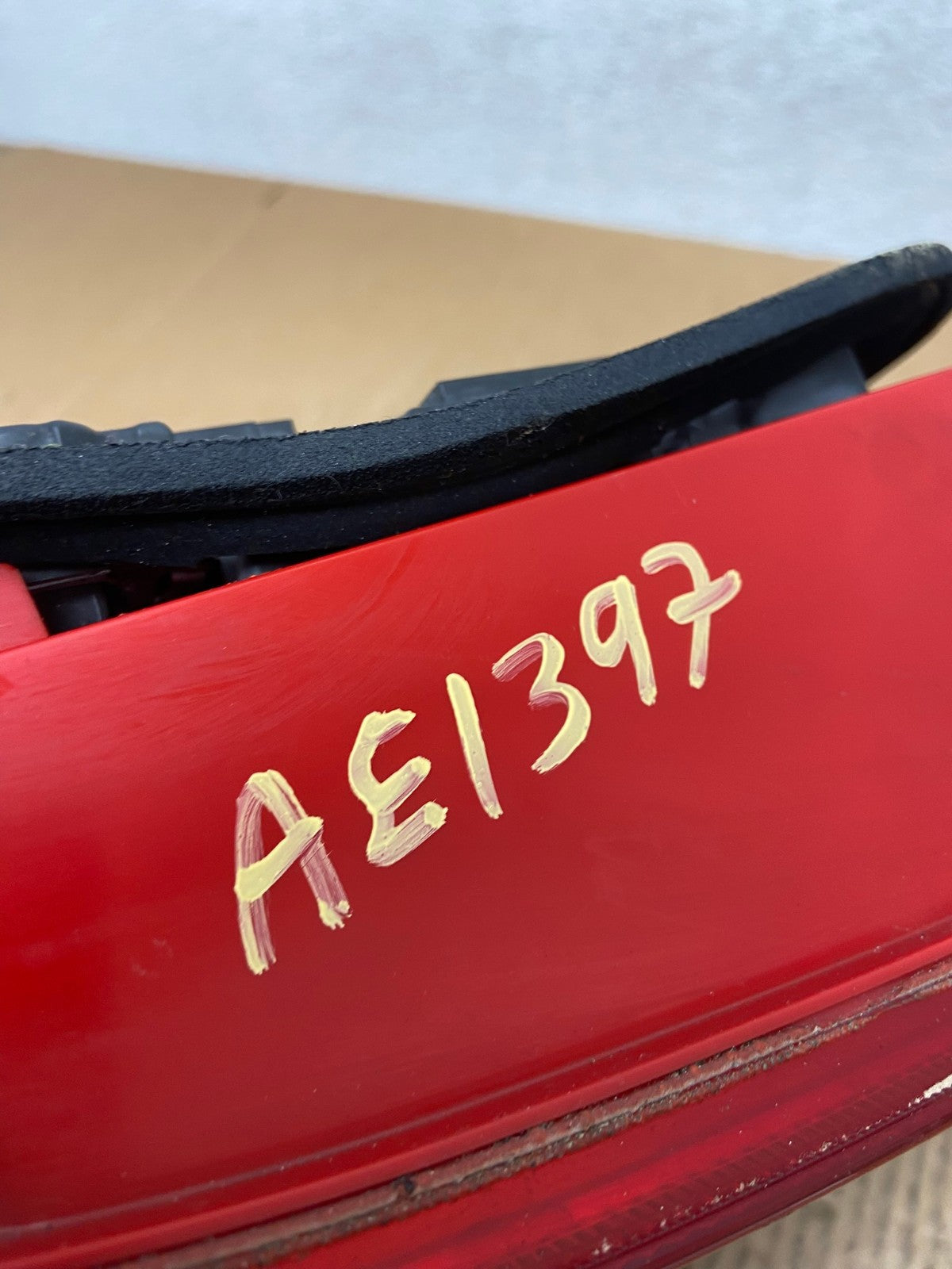 2004 to 2005 Volkswagen Jetta Right Passenger RH Side Tail Light AE1397 LK6