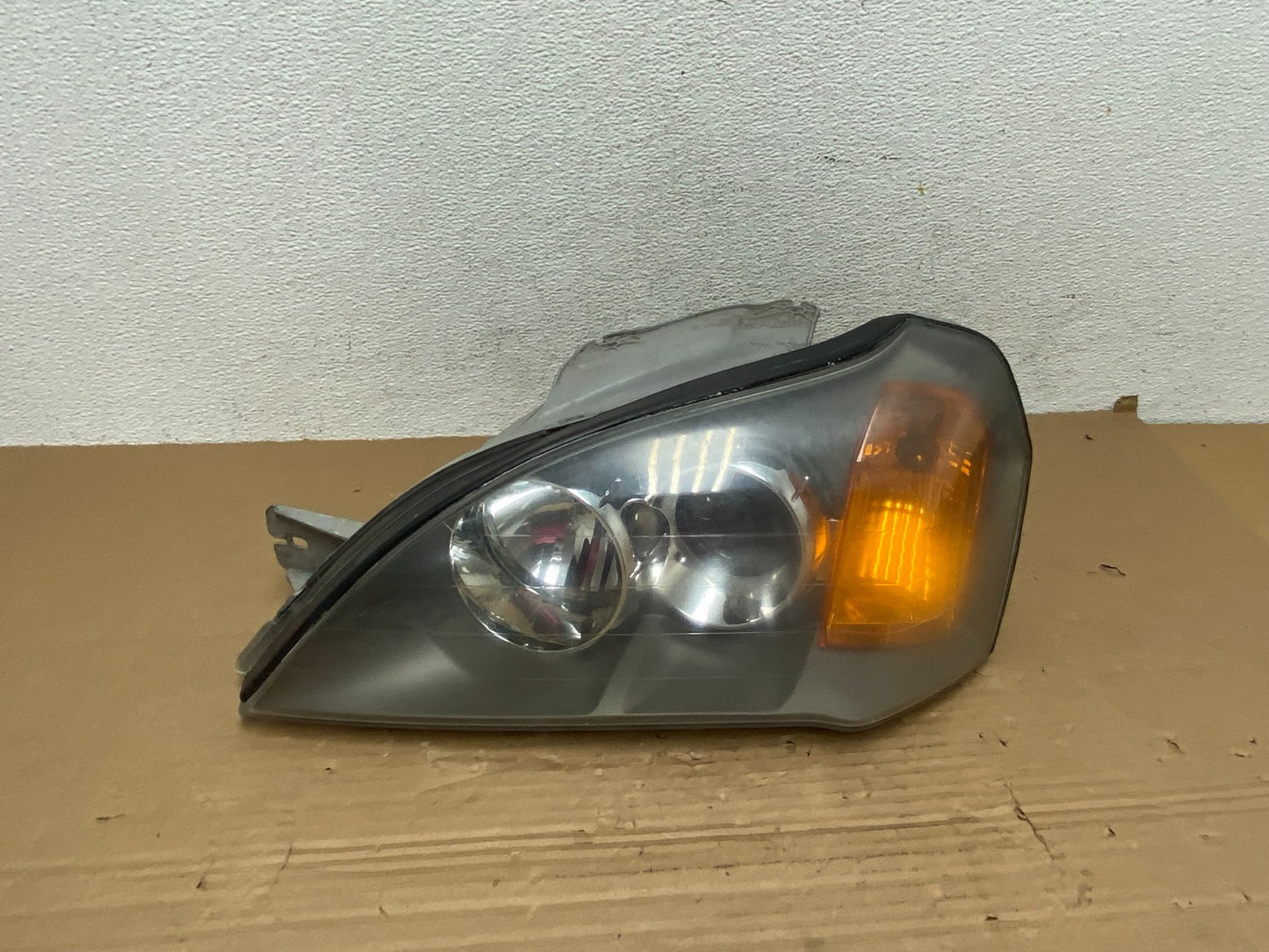 2004 to 2006 Suzuki Verona Left Driver Side Headlight AD42570
