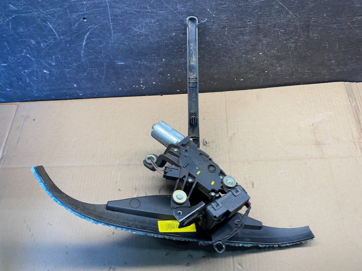 2006 BMW E61 535XI 530XI 528XI Wagon Rear Hatch Window Glass Wiper Motor U21015