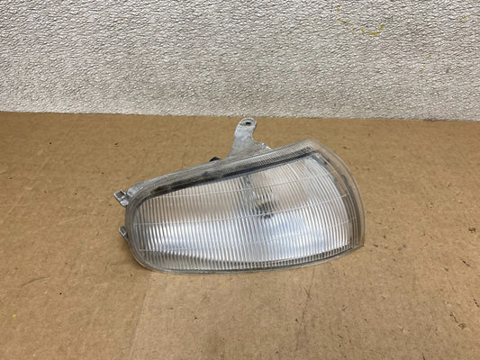 1992 to 1994 Toyota Camry Right Passenger RH Side Turn Signal W8588 DW0