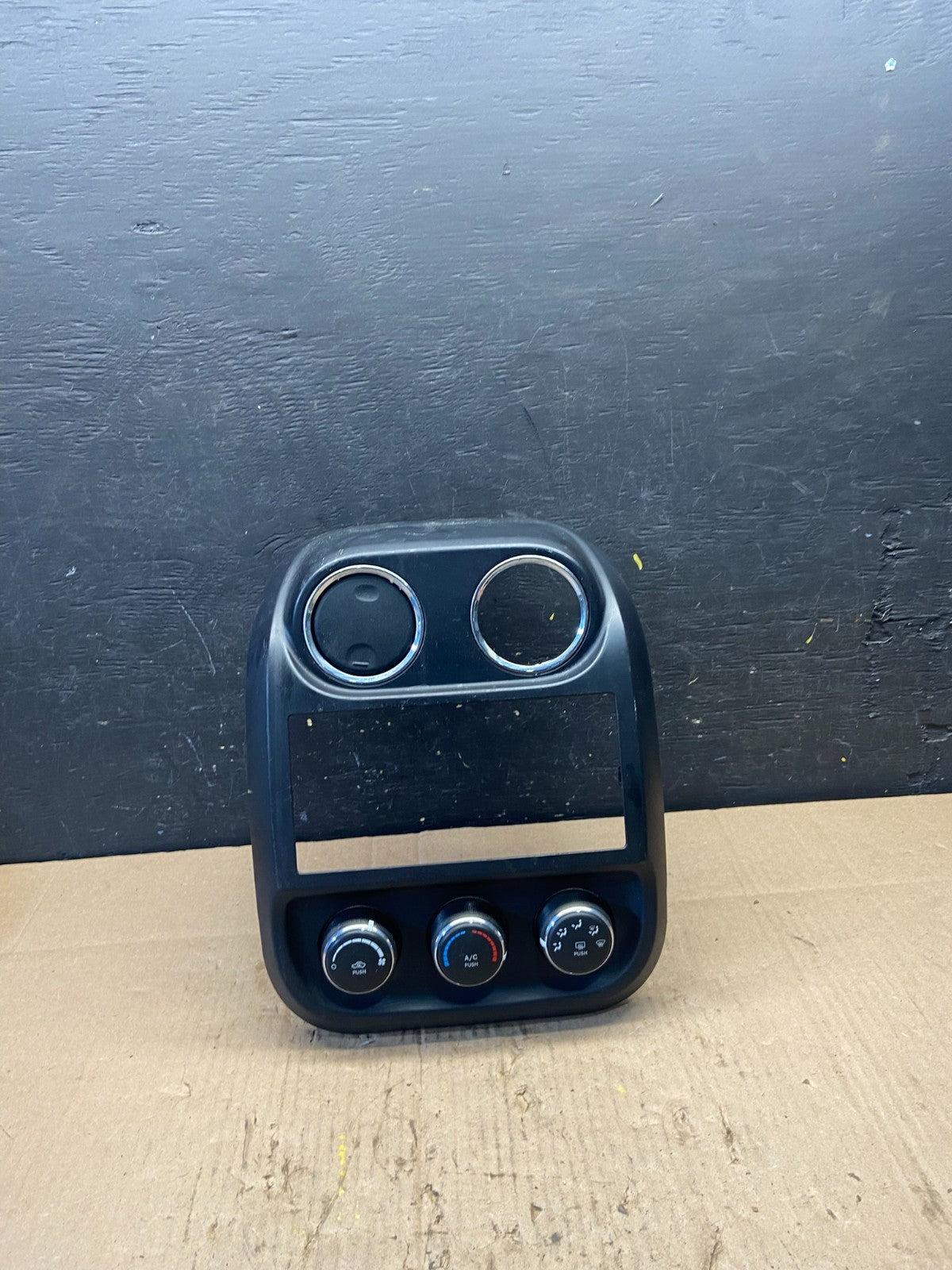 2011 to 2017 Jeep Compass Dash Climate Temperature Control Radio Bezel P5751 DG0