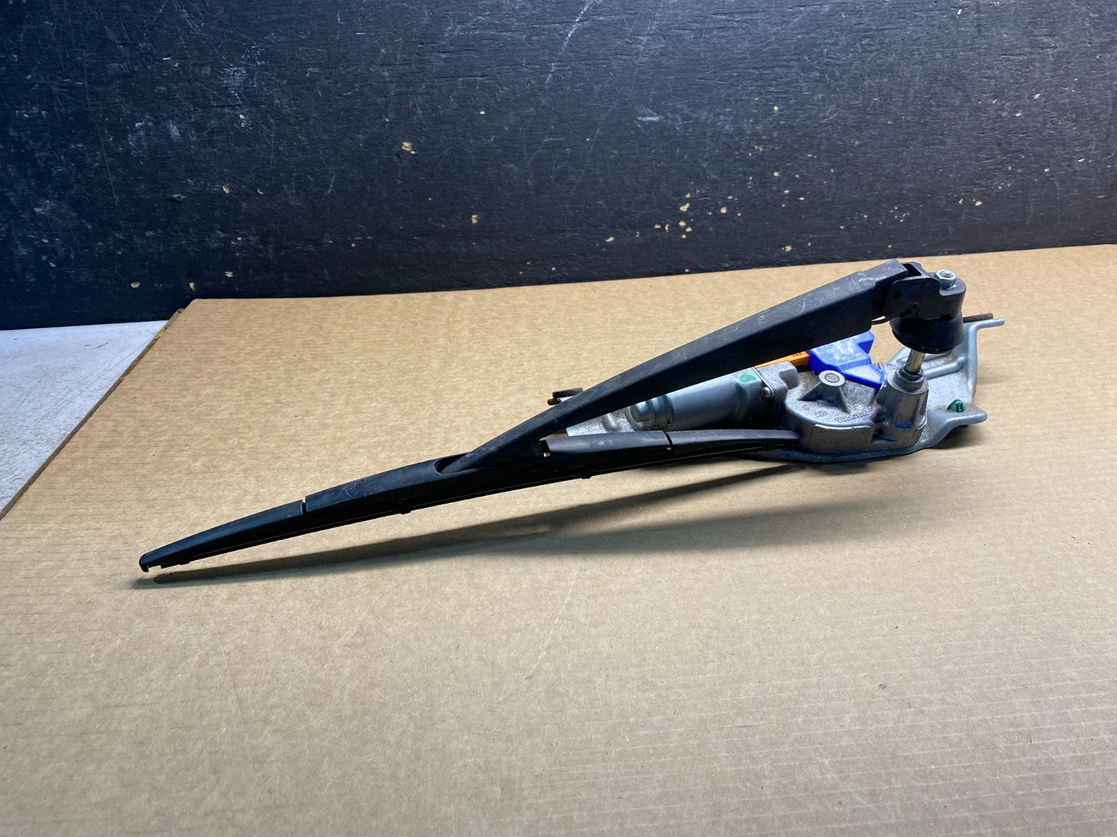 2009 to 2013 Subaru Forester Rear Windshield Washer Wiper Motor Z90343