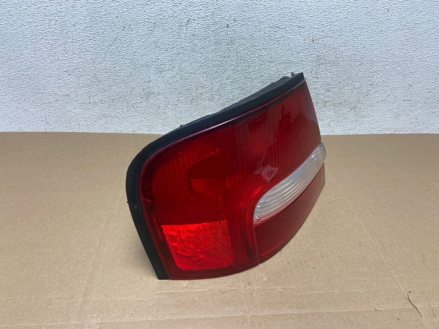 2000 to 2001 Nissan Altima Left Driver LH Side Tail Light AE4865 LK2