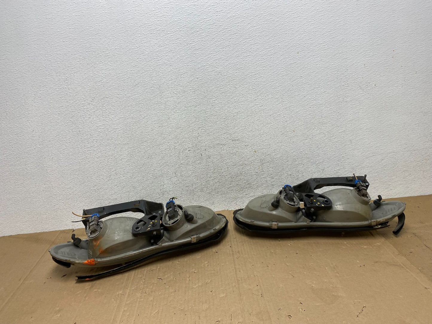 1998 to 2002 Chevrolet Camaro Pair Left and Right Headlights AE9157 DW7