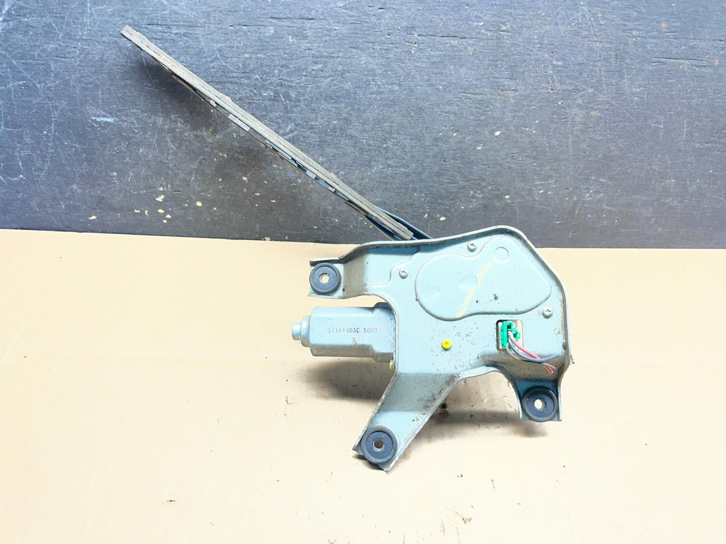2007-2012 Dodge Caliber Tailgate Back Door Rear Wiper Motor Wiper v9198 DG5