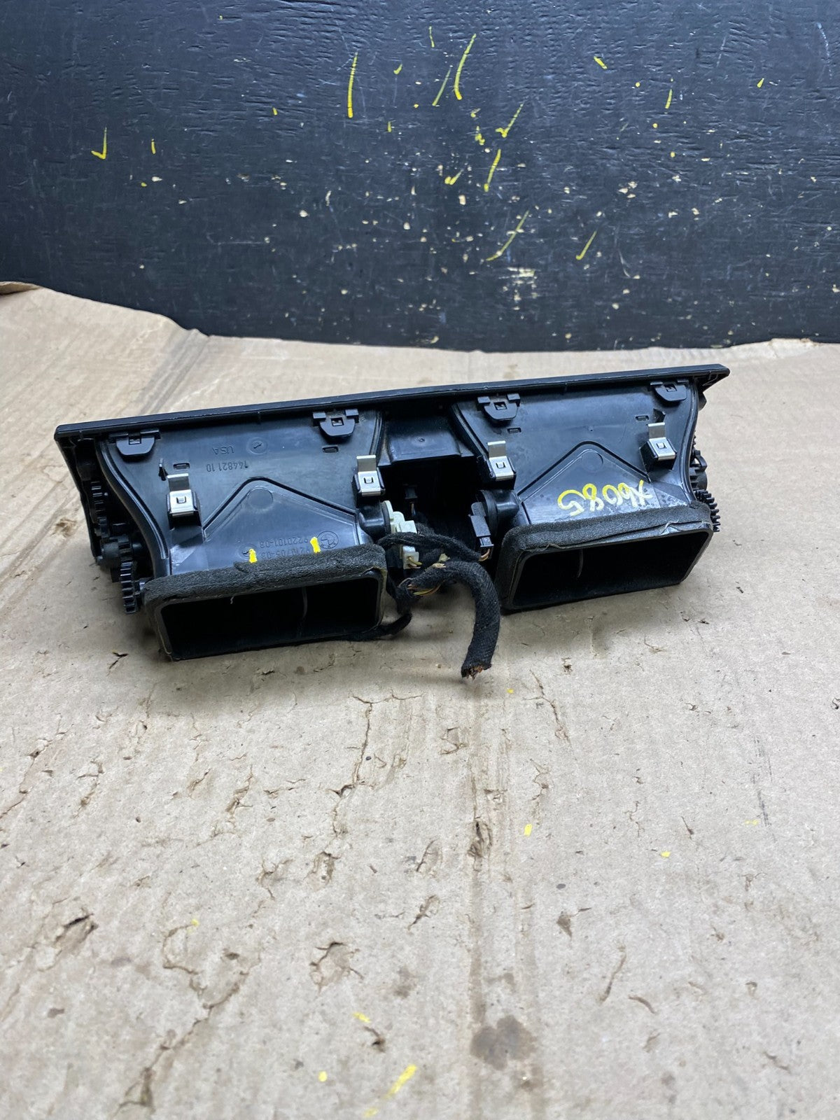 2010 to 2013 BMW X5 X6 Center Console Dash Air Vent OEM X6085 DG3