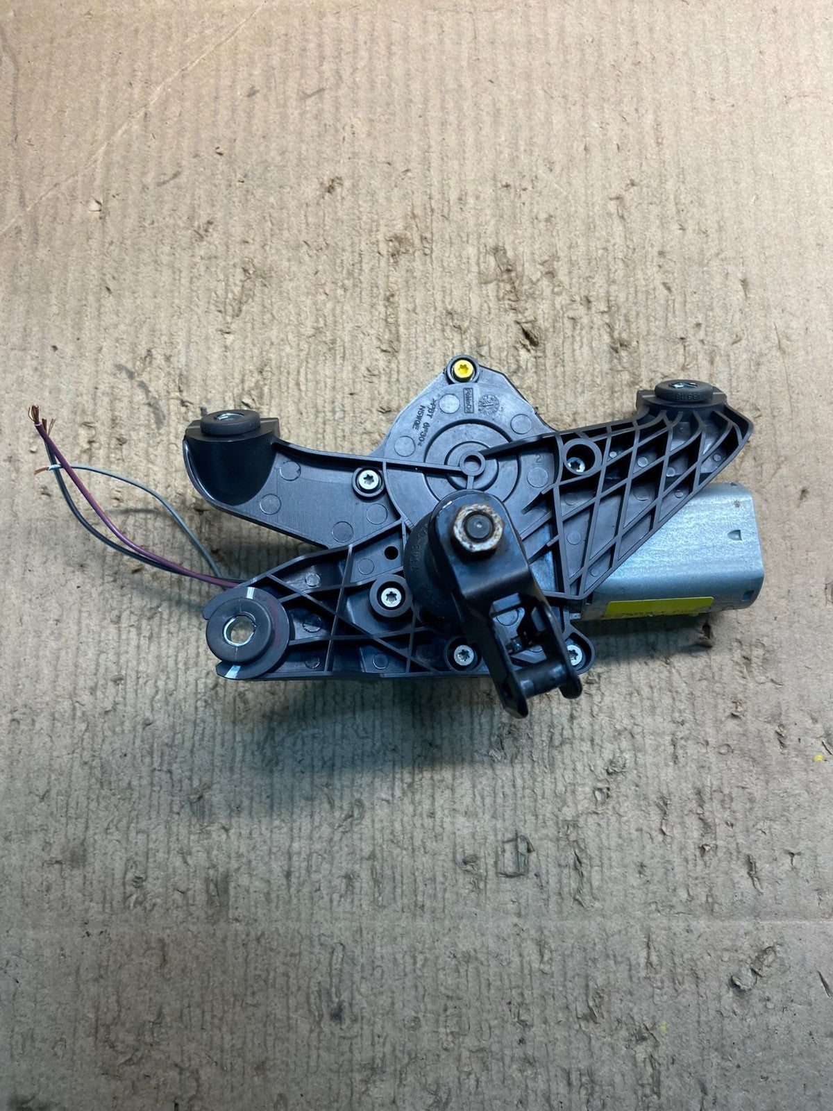 2011 to 2014 Ford Edge Licnoln MKX Rear Windshield Wiper Motor OEM Z2244 DG4