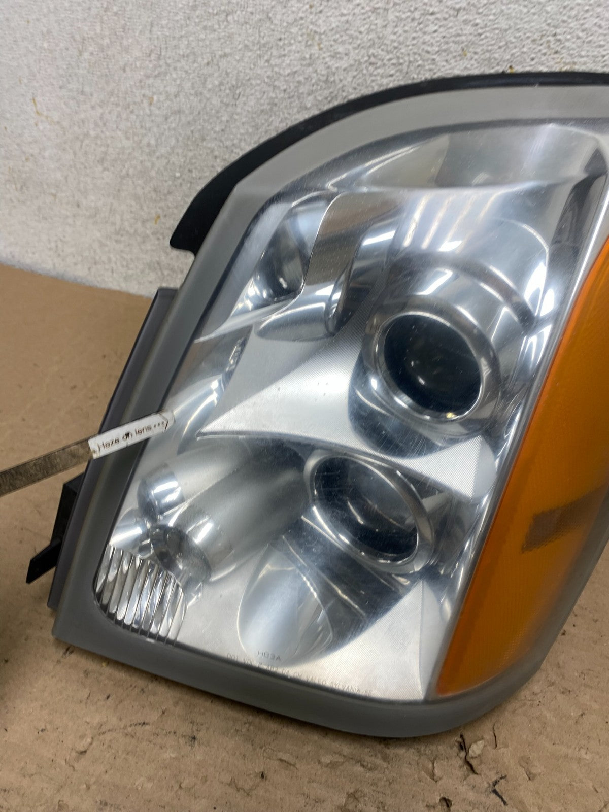 2004 to 2009 Cadillac SRX Left Driver Side Halogen Headlight AI0996 DW4