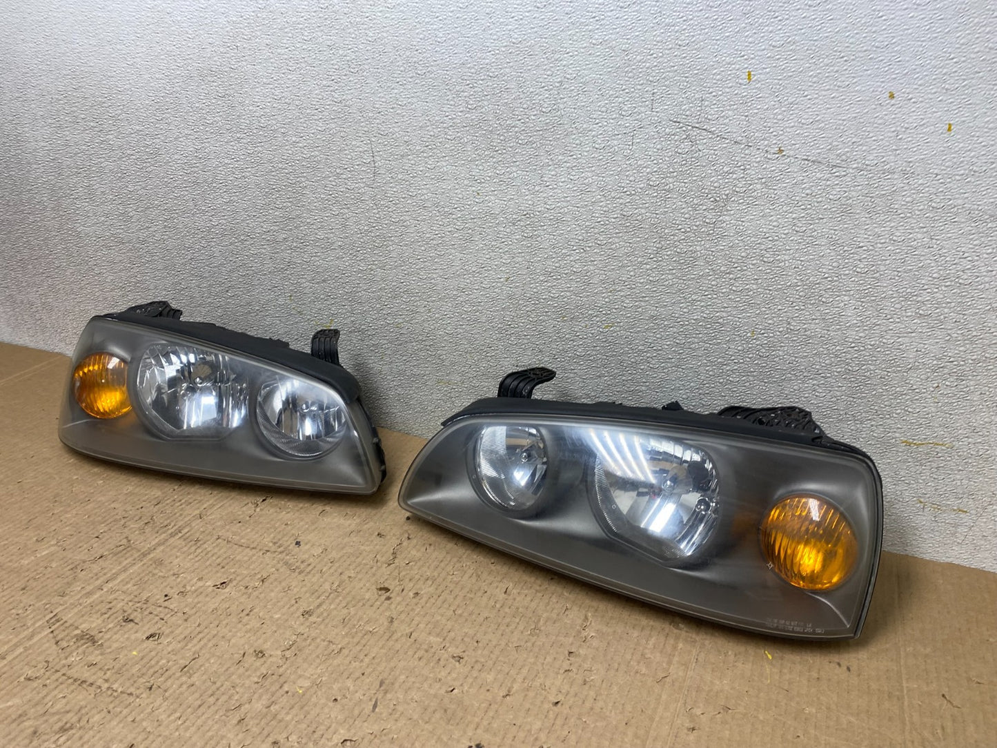 2004 2005 2006 Hyundai Elantra Left+Right Set Halogen Headlights W5325 DW1