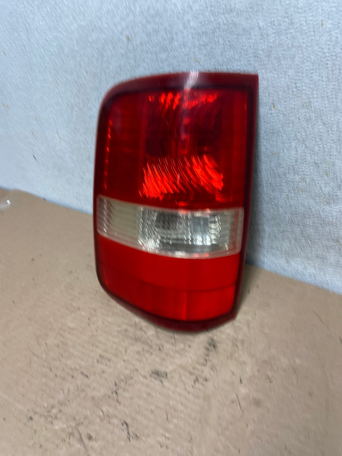 2004 to 2008 Ford F150 F-150 Left Driver LH Side Tail Light AI0930 LK1