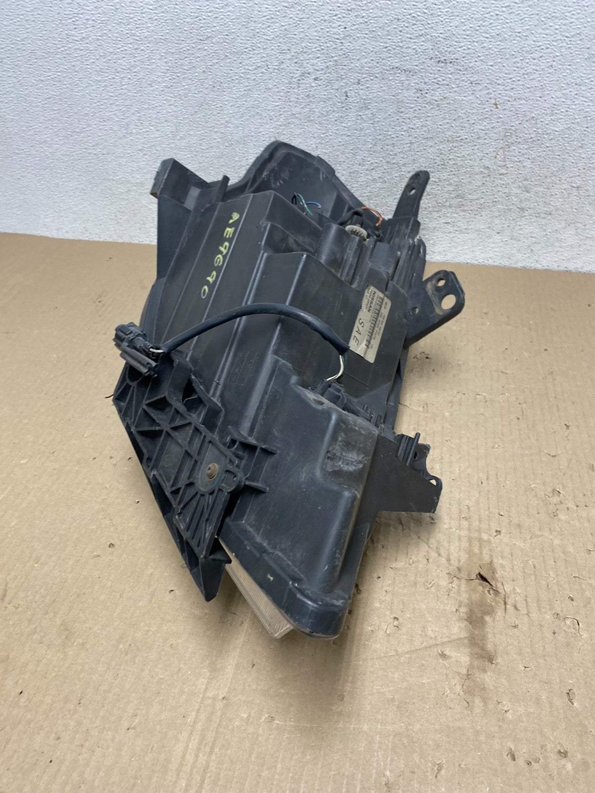 2008 to 2012 Nissan Versa Headlight Halogen Left Driver Lh Side AE9690 DW7