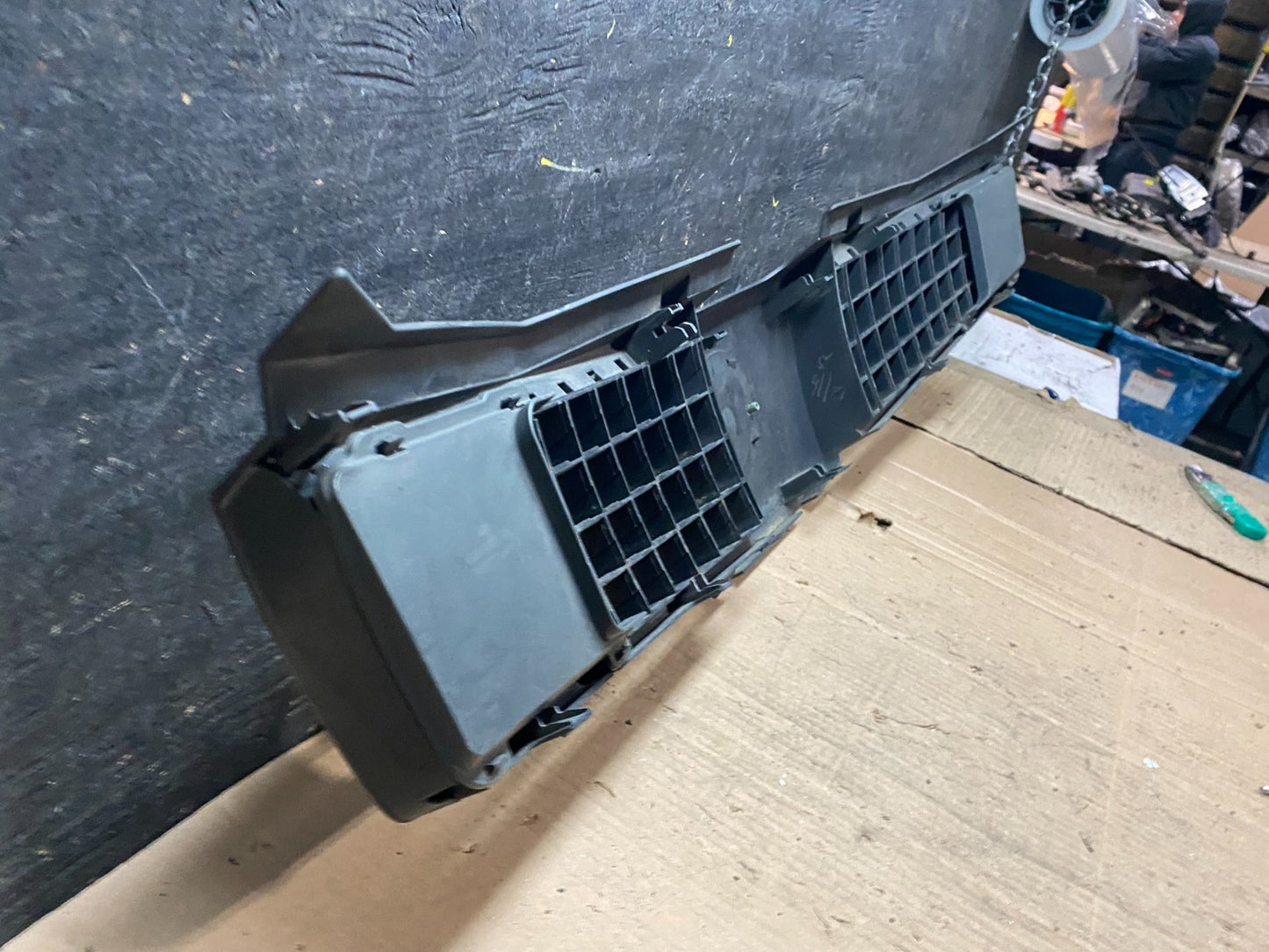 2004 to 2006 Nissan Quest Front Upper Grill Grille W4839 DG8