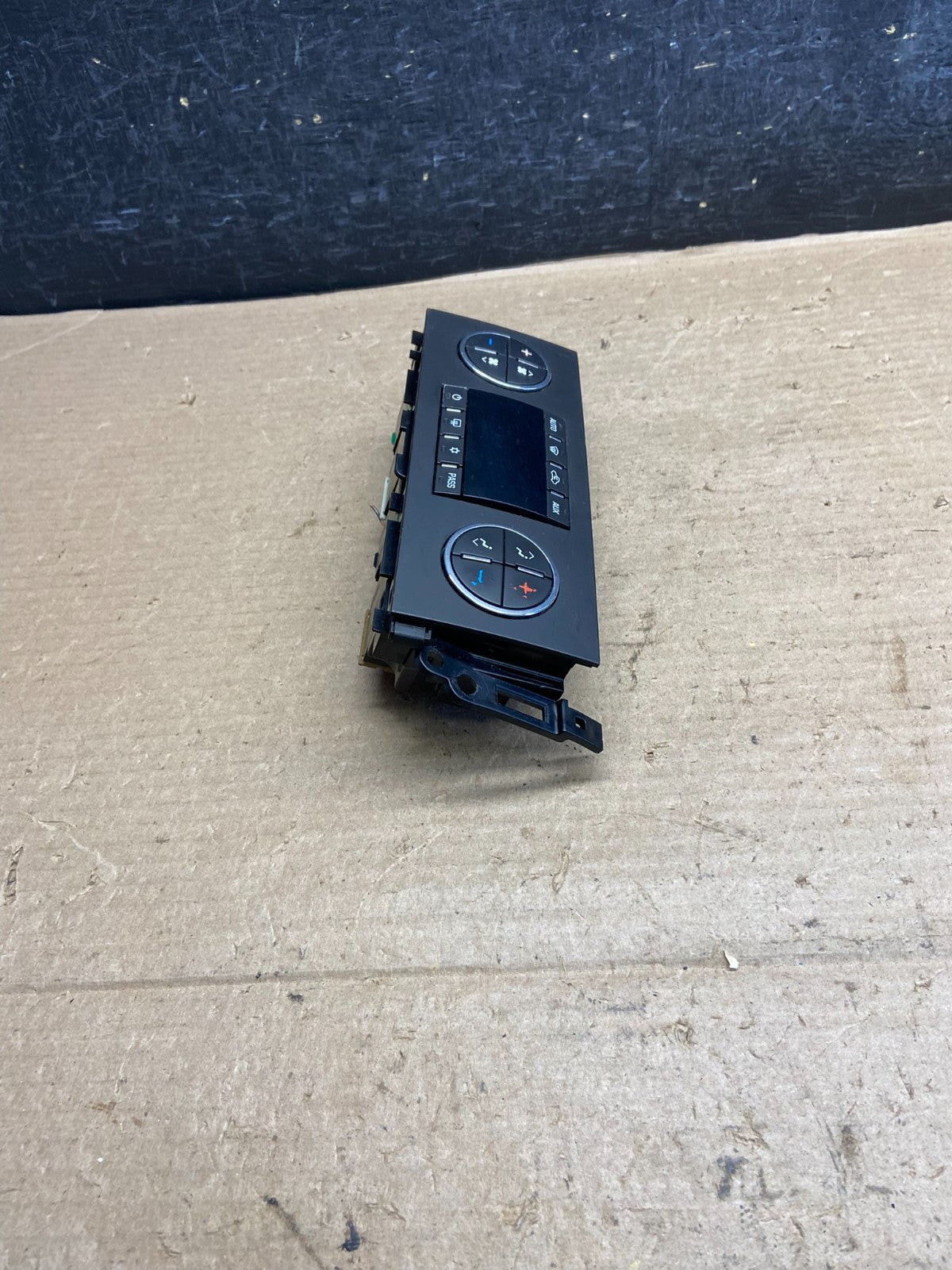2007 to 2009 GMC Yukon Chevrolet Tahoe Climate Control A/C Panel AH3949 DG2