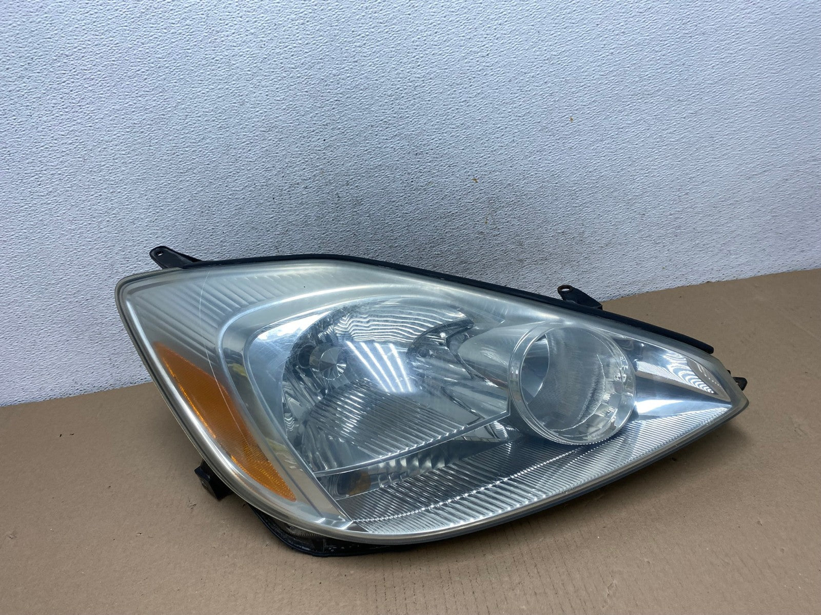 2004-2005 Toyota Sienna Right Passenger Halogen Headlight AF3051 LK0