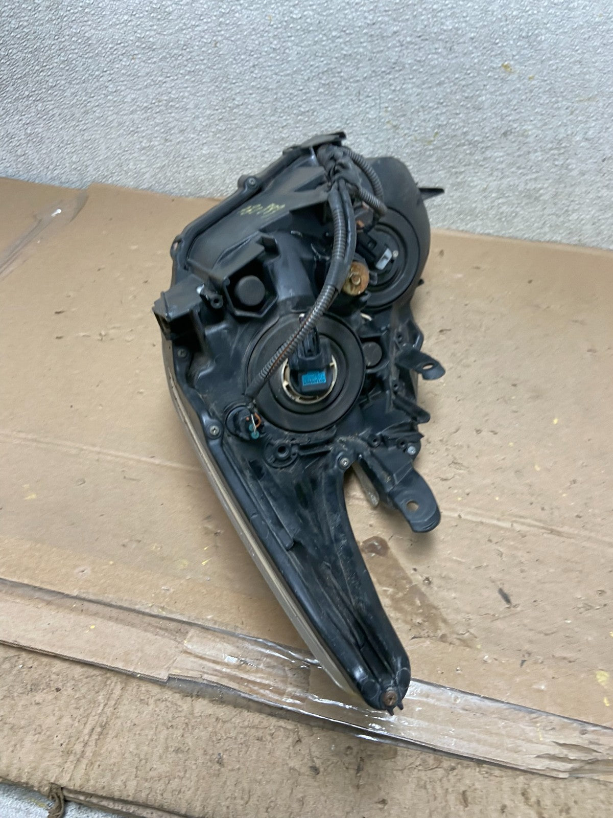 2010 - 2011 Toyota Prius Right Passenger Rh Blue Halogen Headlight AB0883 DW6