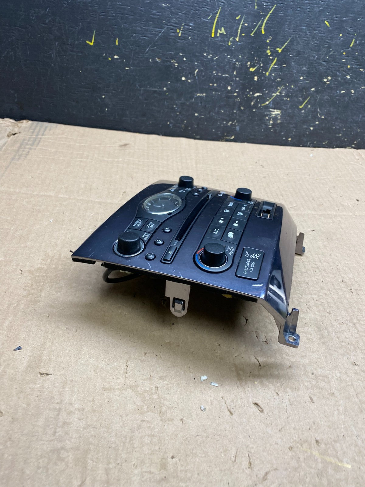 2009 to 2013 Infiniti G37 Radio Player Climate Control Panel Bezel Z0036 DG3