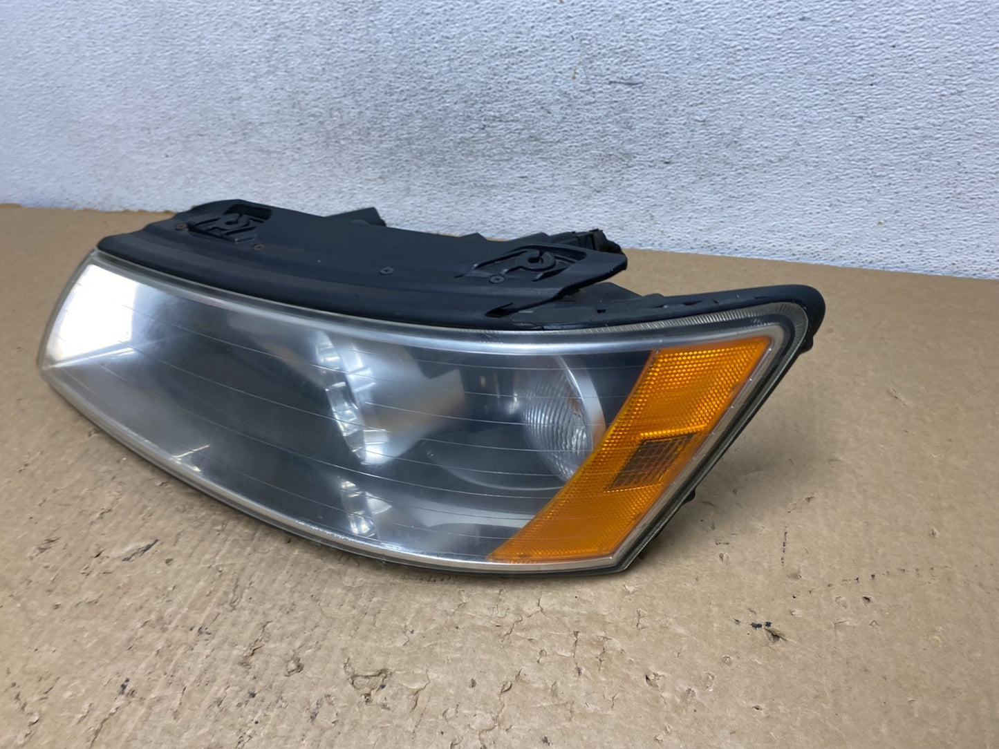 2006 to 2008 Hyundai Sonata Left Driver LH Side Headlight Halogen AF8119 DW1