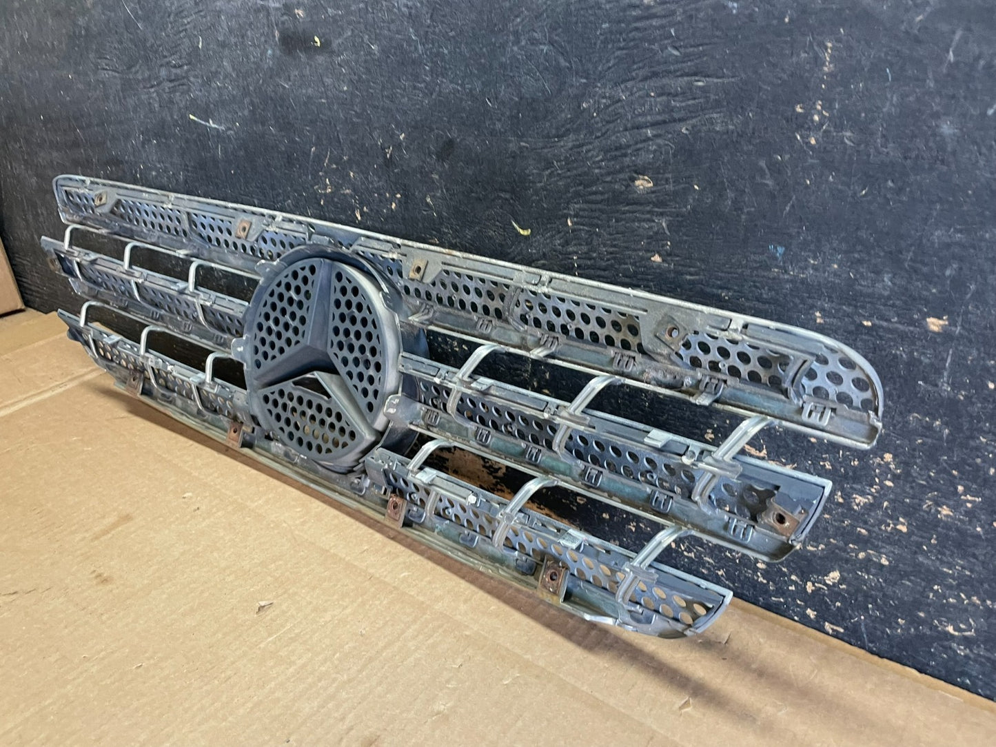 1998 to 2005 Mercedes-Benz ML320 Front Upper Grille Grill OEM AB3001 DG5