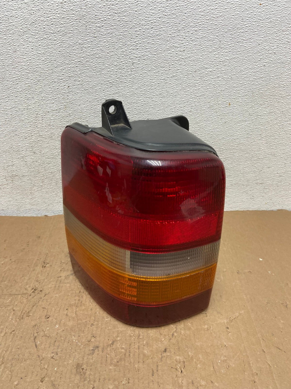 1993-1998 Jeep Grand Cherokee ZJ Left Driver Side Tail Light AD8195 LK0