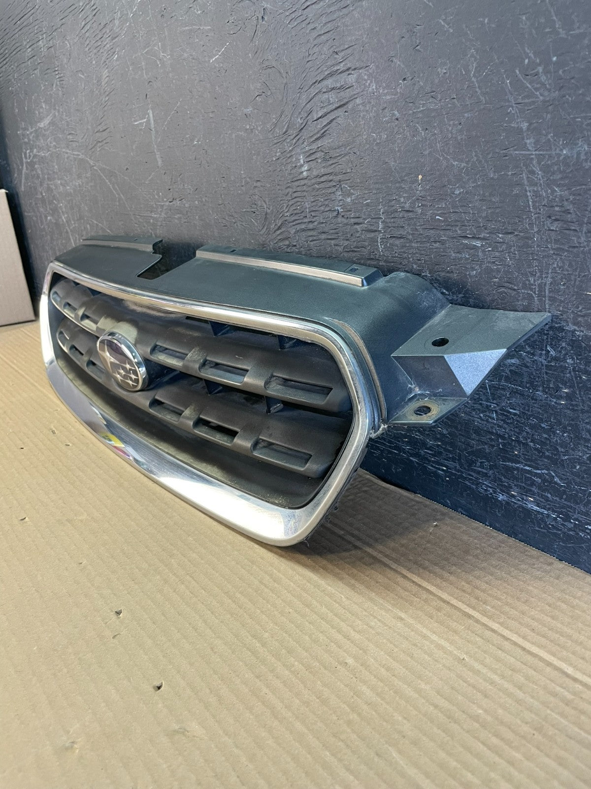 2005 to 2007 Subaru Legacy Outback Front Grill Grille AE8681 DG1