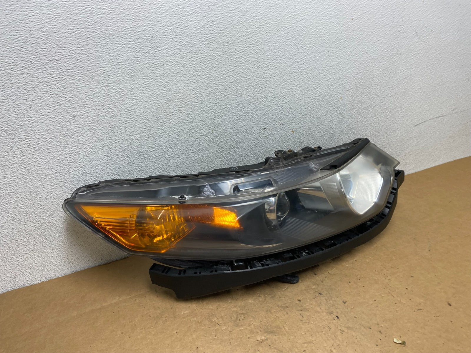 2009-2014 Acura TSX Right Passenger RH Xenon HID Headlight AD5222 DW2