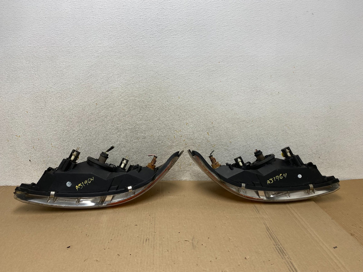 1999 to 2003 Ford Windstar Left+Right Halogen Headlights AJ1964 DW8