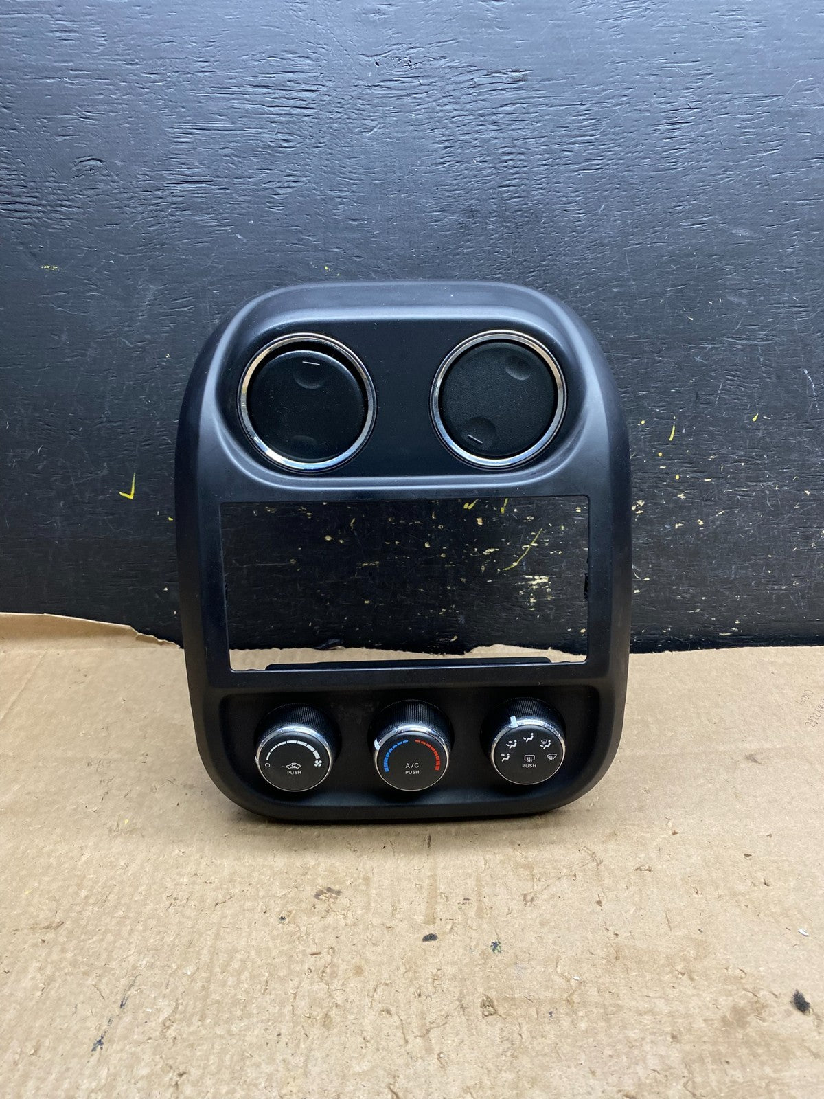2011 to 2017 Jeep Compass Dash Climate Temperature Control Radio Bezel Z1906 DG0