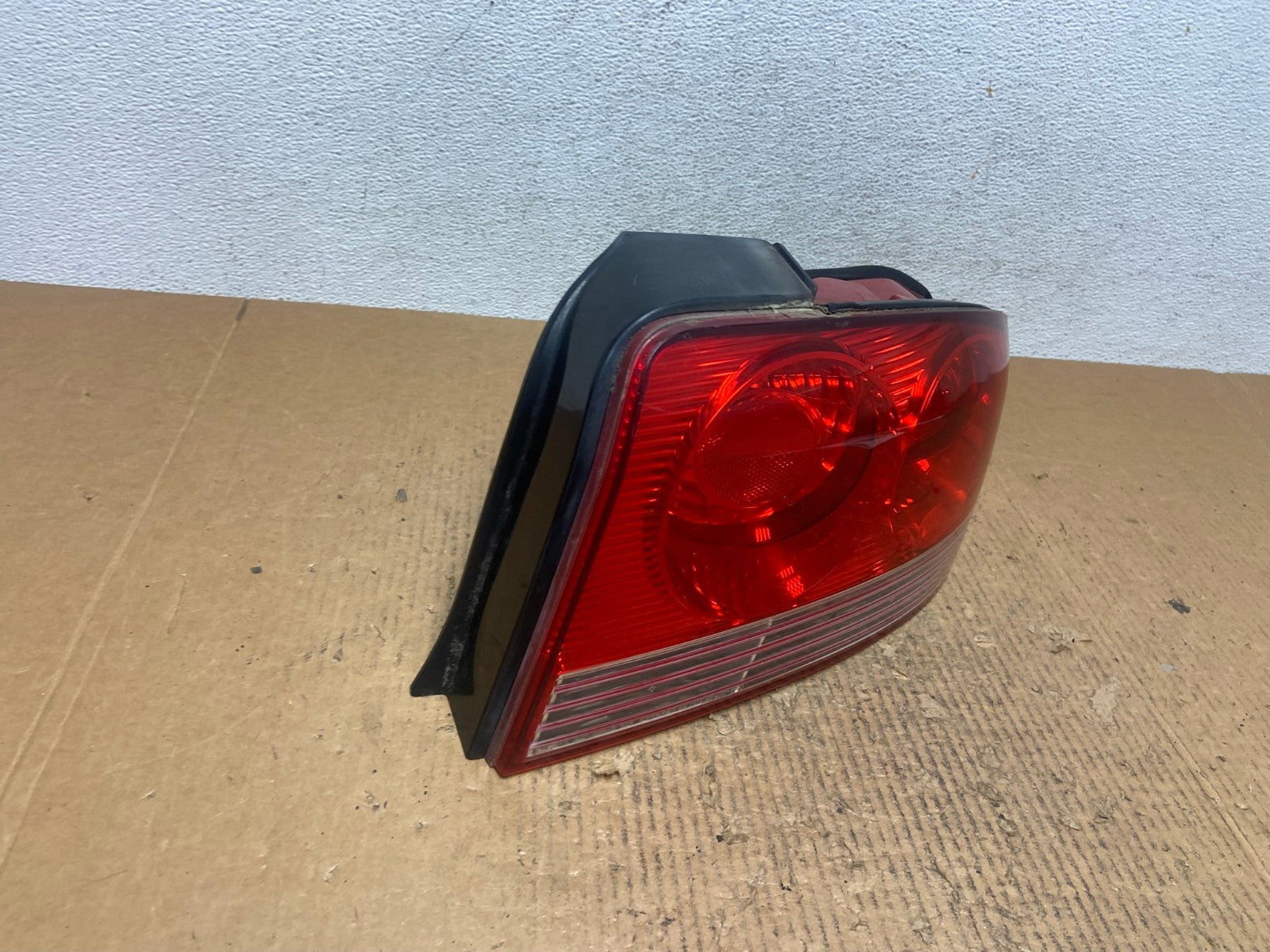 2002 - 2005 Hyundai Sonata Right Passenger RH Side Tail Light AE2802 LK2