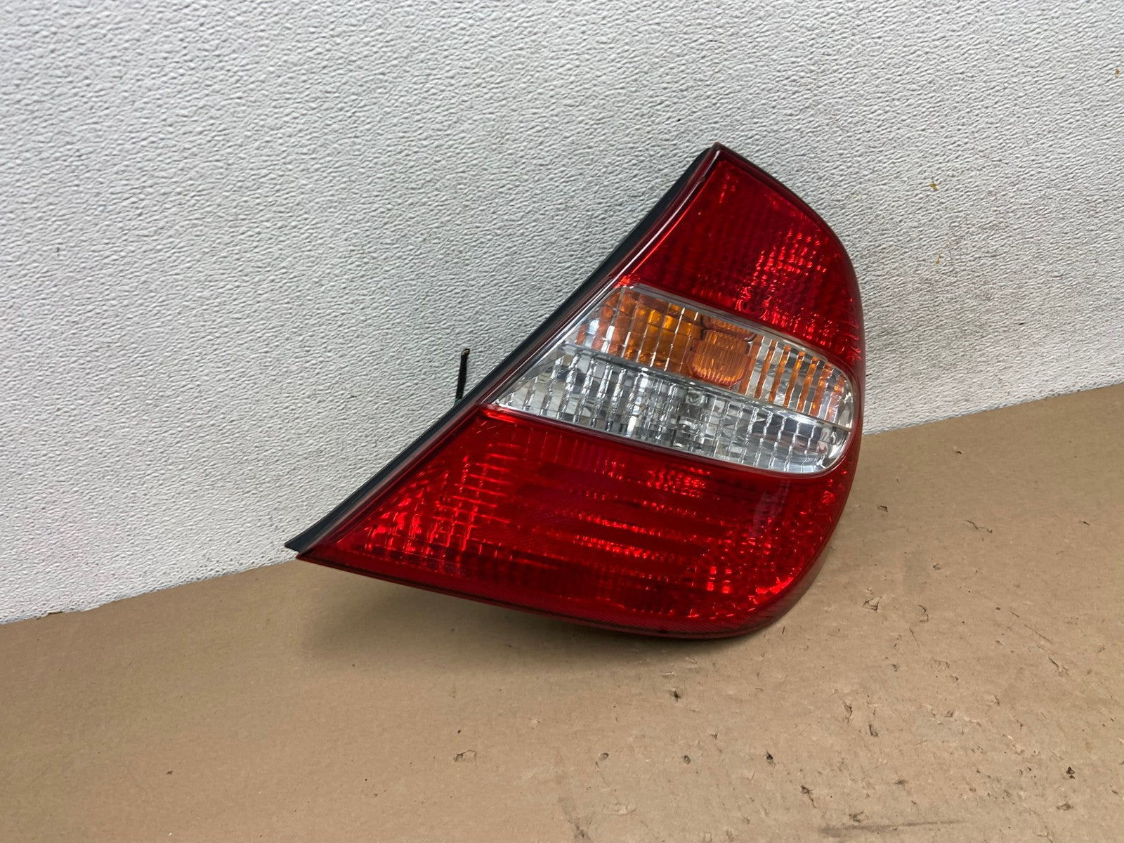2002 2003 2004 Toyota Camry Tail Light Right Passenger Rh Side AG4170 LK2