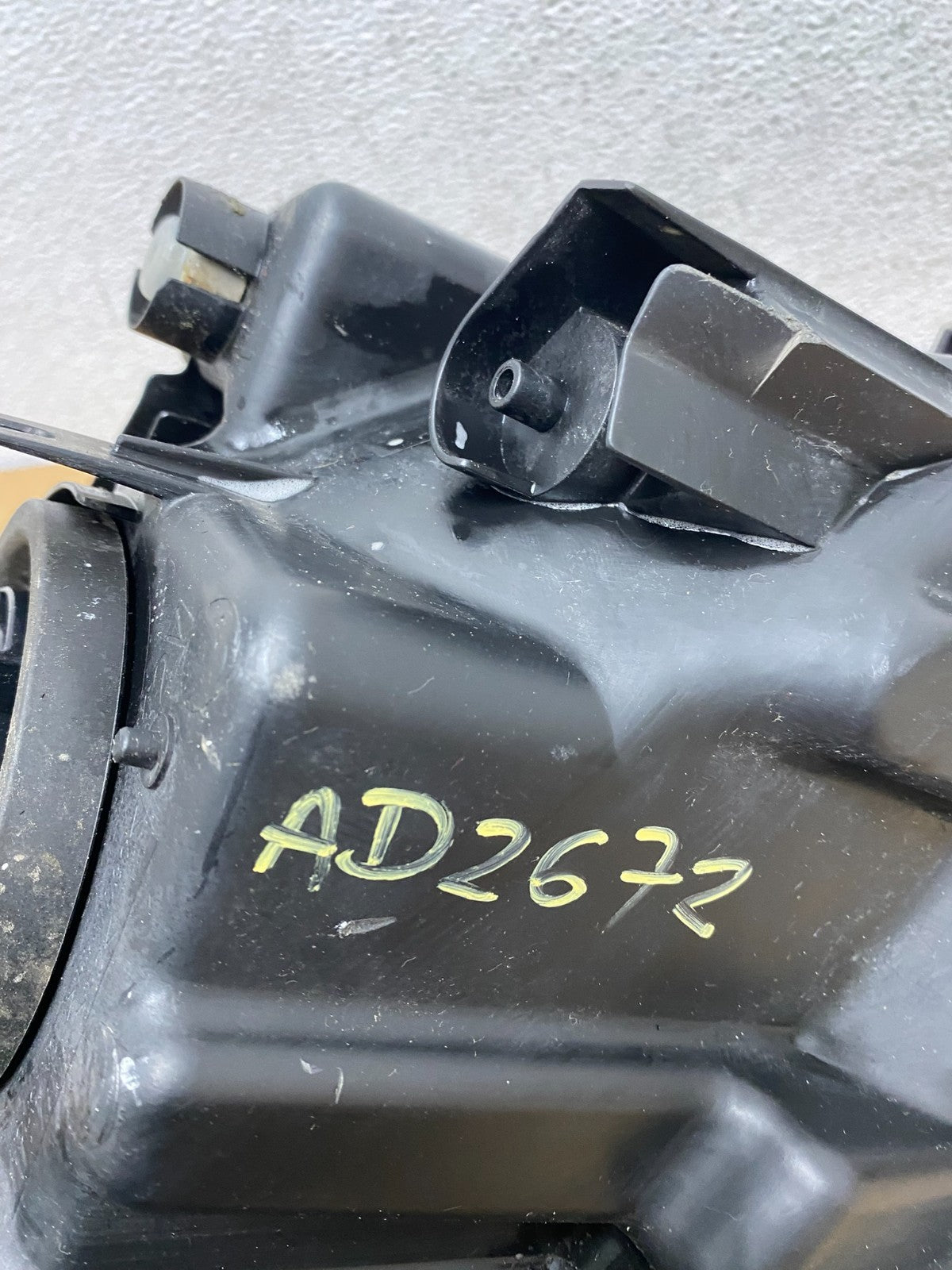 2004 - 2008 Mitsubishi Endeavor Headlight Left Driver Lh Side AD2672 DW8