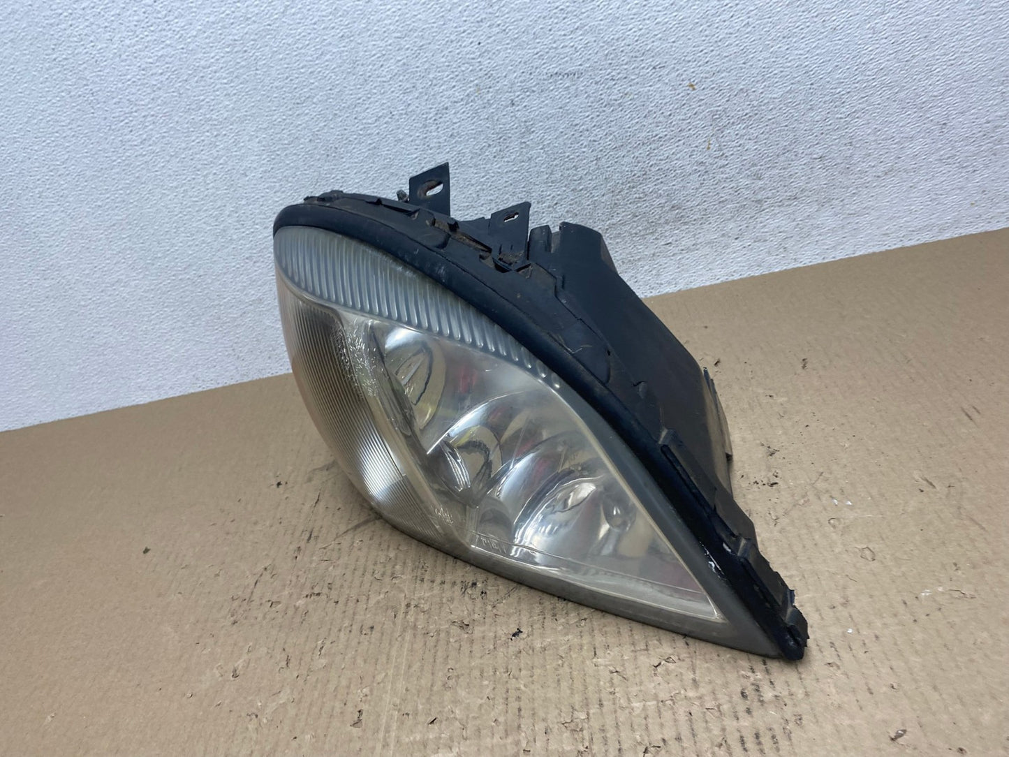2000 to 2005 Cadillac Deville Right Passenger RH Side Headlight AE7132 LK1