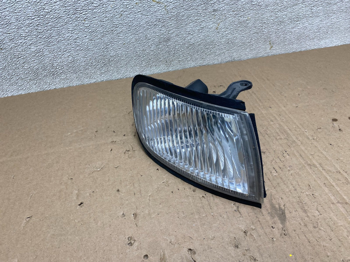 1997 - 1999 Nissan Maxima Right Passenger Rh Corner Turn Signal T8238 DW2