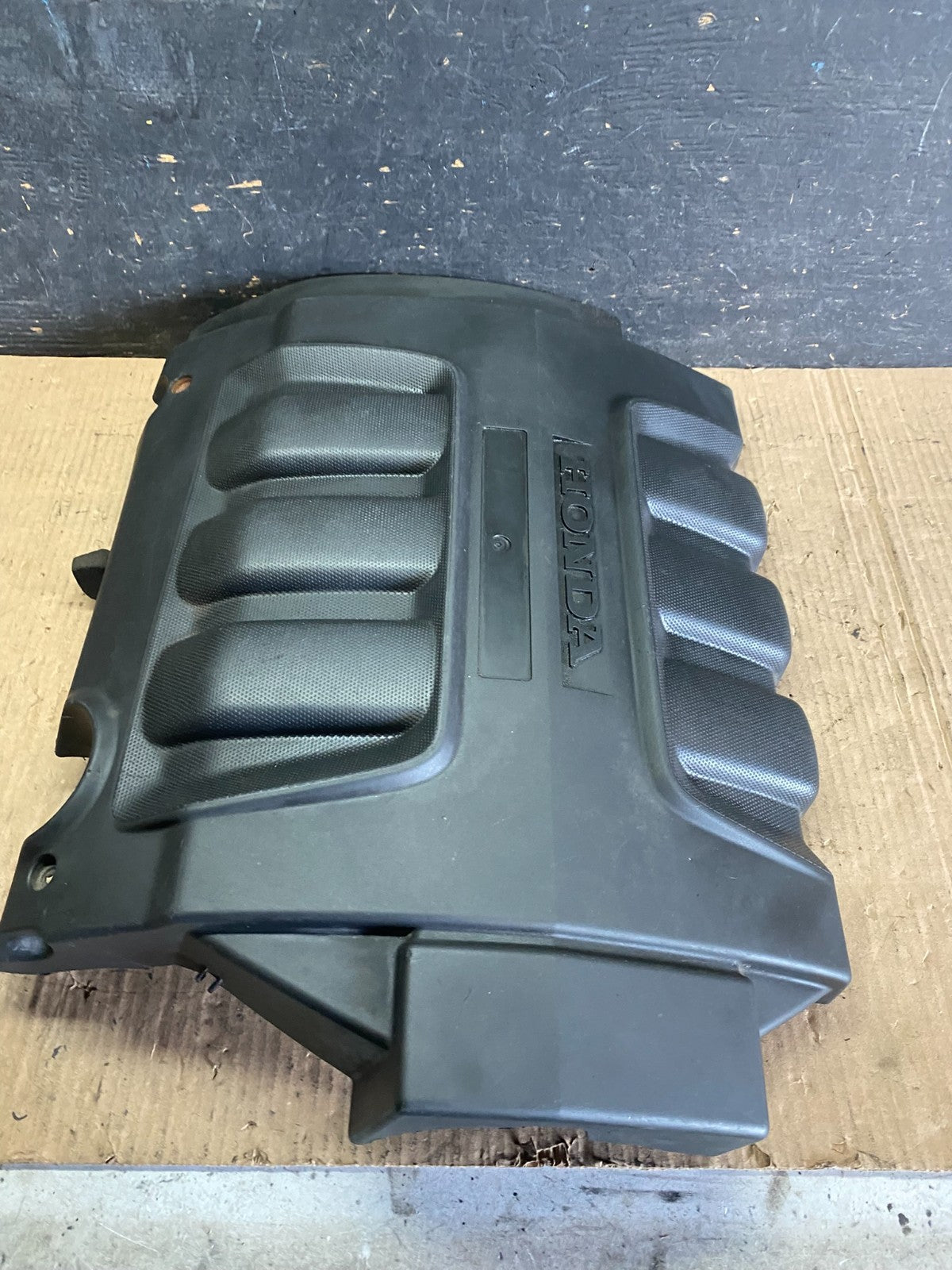 2005 to 2007 Honda Odyssey Black Engine Cover Q0319 DG2