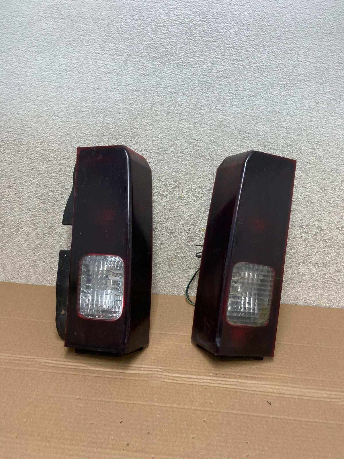 2006 to 2008 Hummer H3 Left+Right Side Tail Lights OEM AB0962 DW0