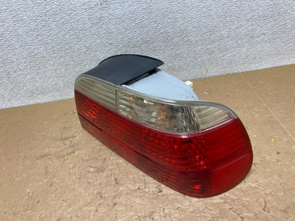 1999 to 2001 BMW E38 7-Series Right Passenger Rh Side Tail Light OEM V6004 DW1