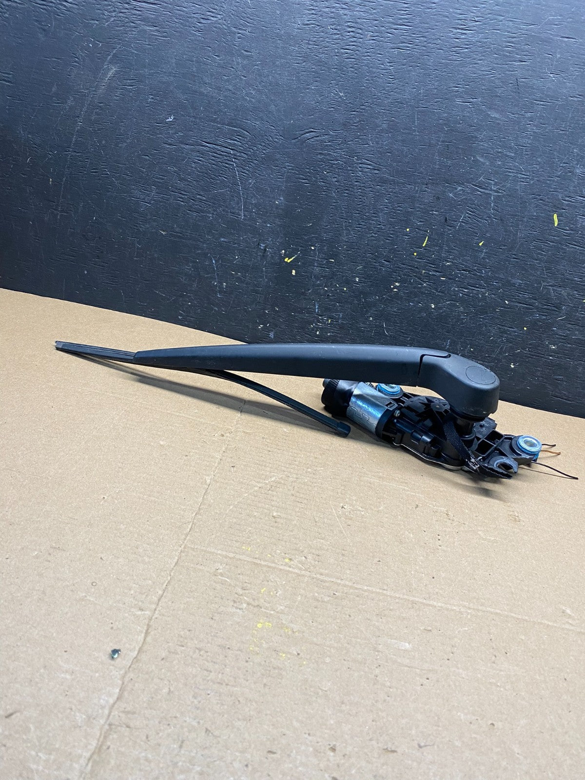 2008 - 2016 Volvo 70-Series Tailgate Back Door Rear Wiper Motor Wiper Q9496 DG1