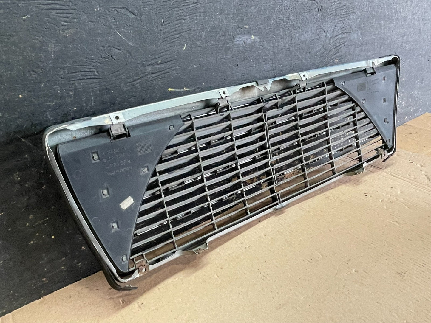 1994 - 1999 Mercedes-Benz W140 S600 S500 S320 Front Upper Grille OEM AA1944 DG9