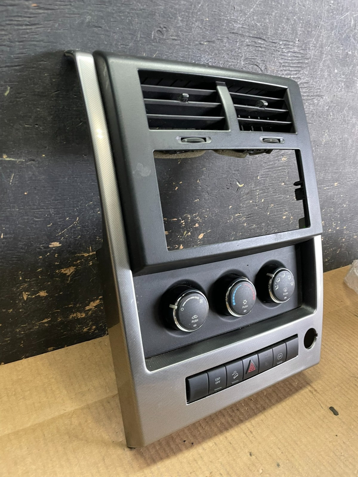 2008 to 2012 Jeep Liberty Dash Climate Temperature Control Radio Bezel AA9306 DG1