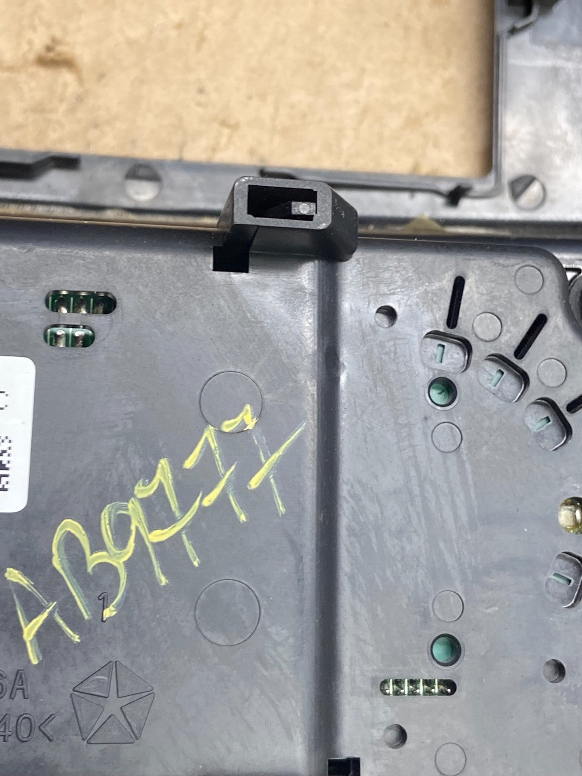 2008 to 2012 Jeep Liberty Dash Climate Temperature Control Radio Bezel AB9777 DG6