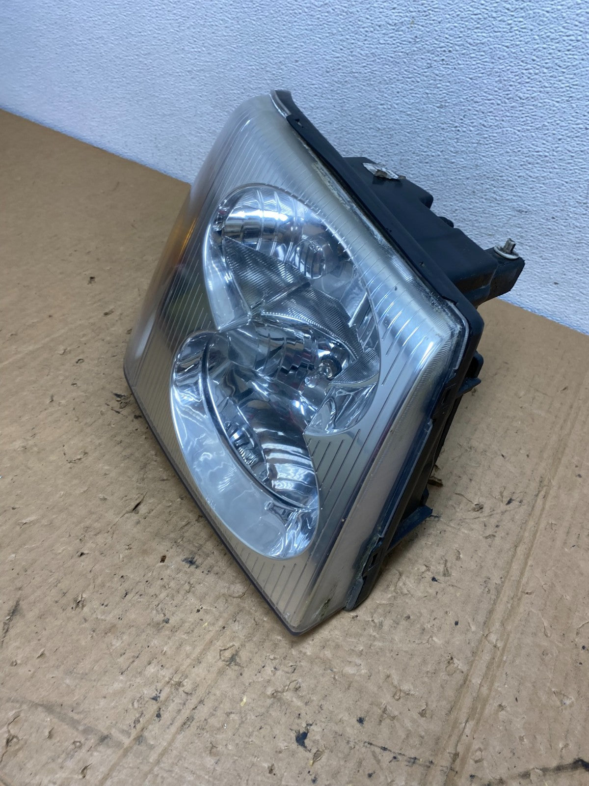 2002 to 2009 Gmc Envoy Right Passenger RH Side Headlight Halogen AC8165 DW1