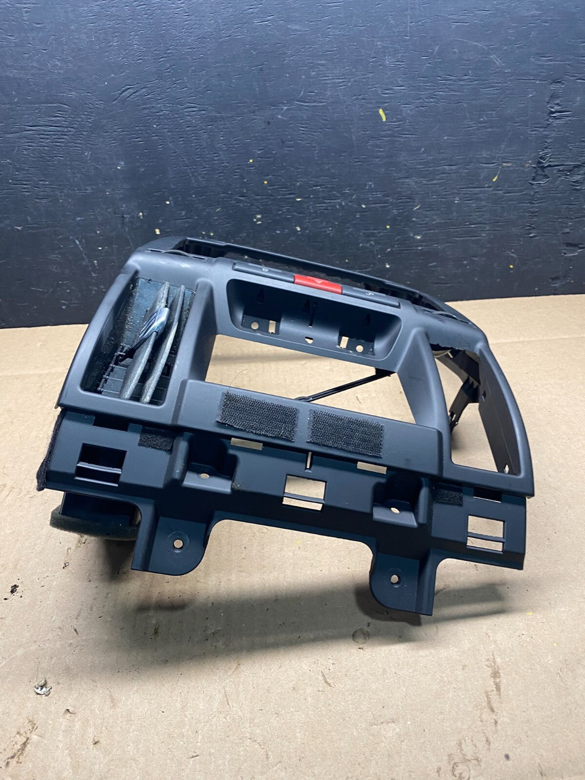 2008 to 2012 Land Rover LR2 OEM Center Dash Trim Bezel 6H52-014L09-AG O3643 DG3
