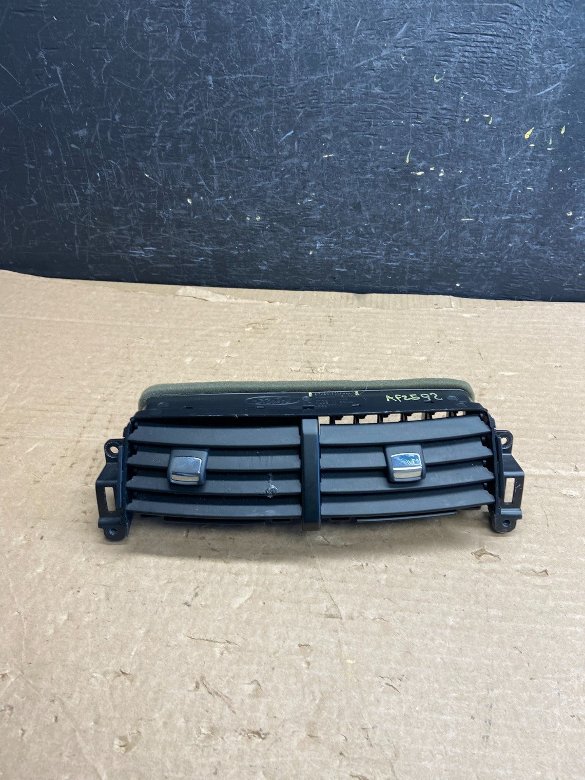 2011 to 2014 Ford Edge Center Dash Radio Panel Air Vent AF2592 DG0
