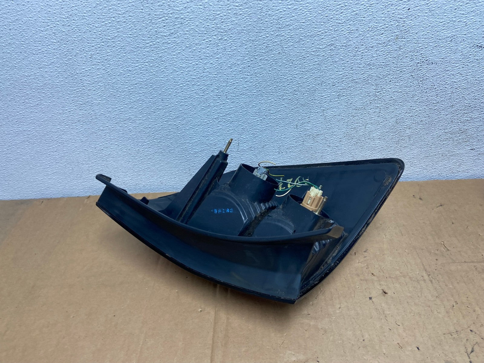 2003 - 2008 Pontiac Vibe Right Passenger RH Side Tail Light AD2790 LK4