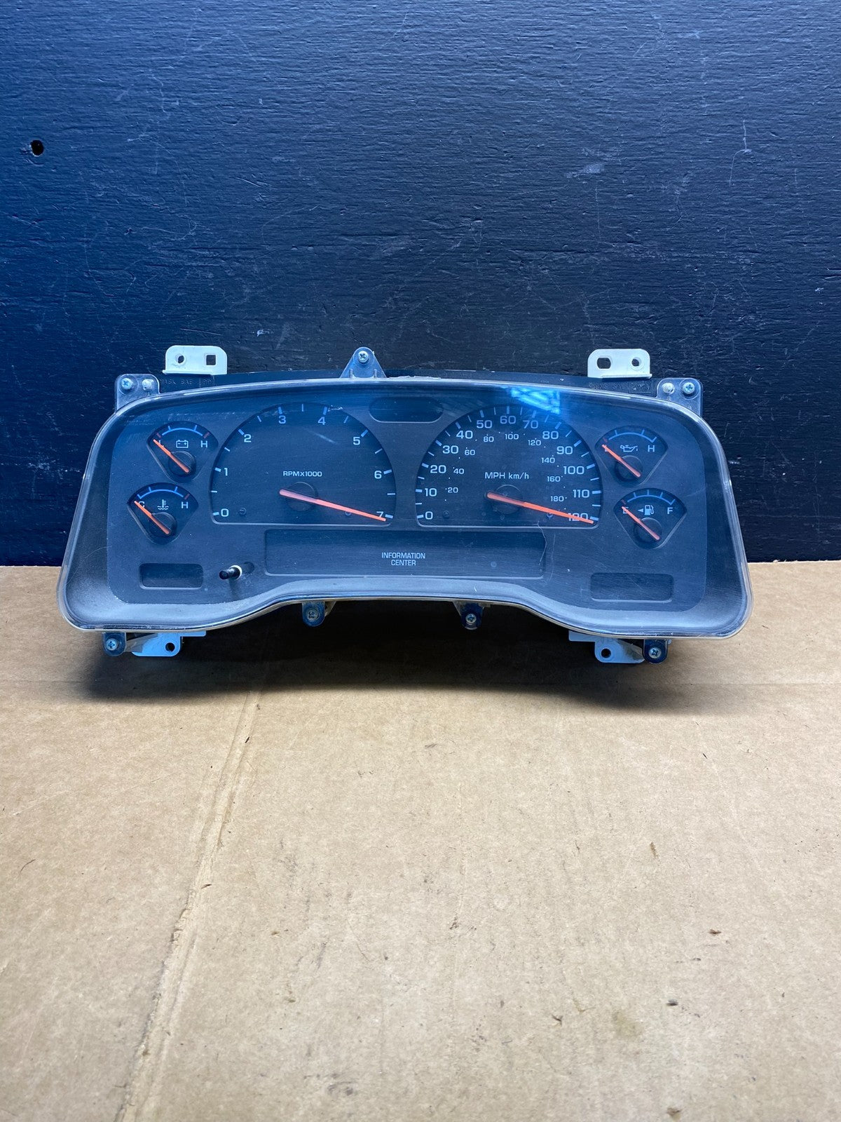 2001 2002 2003 Dodge Durango Speedometer Instrument Cluster Gauge AD3690 DG0